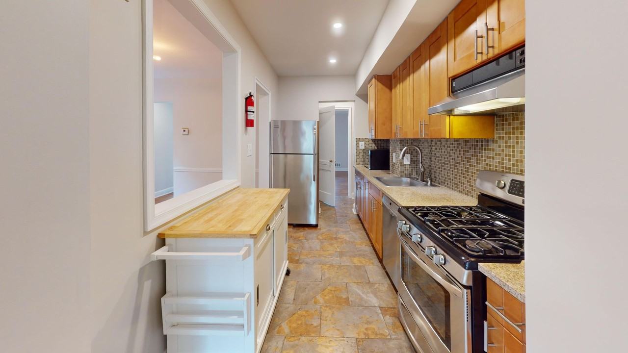 4804 10th St Ne - Photo 2 of 26