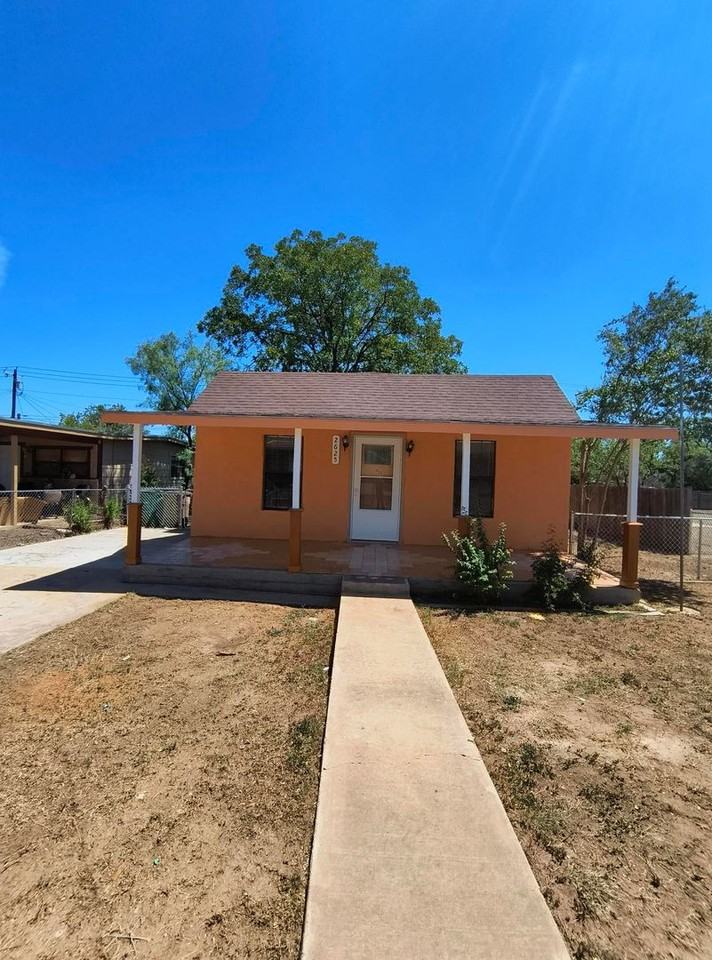 2625 Webster St - Photo 2 of 9
