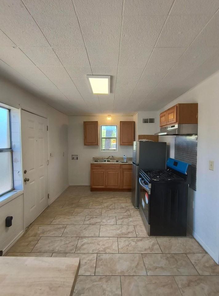 2625 Webster St - Photo 3 of 9