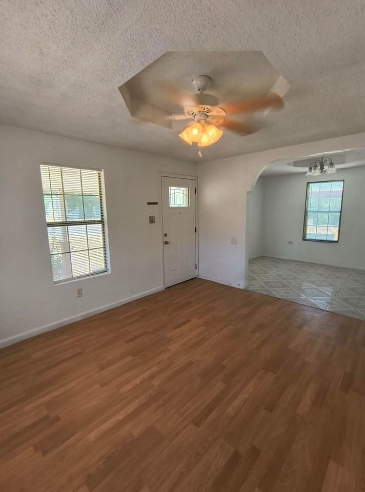 2625 Webster St - Photo 4 of 9