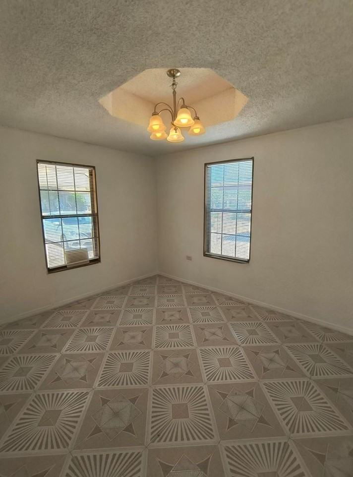 2625 Webster St - Photo 5 of 9