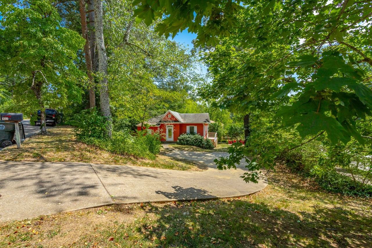 1300 Riverview Rd - Photo 4 of 30