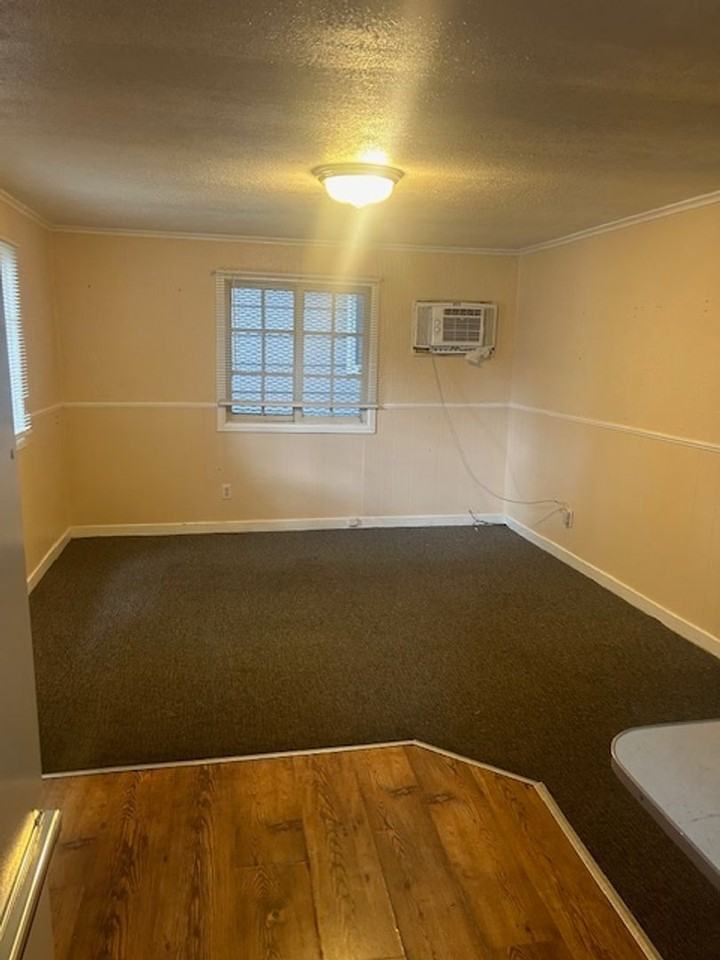 215 Jackson St - Photo 2 of 11