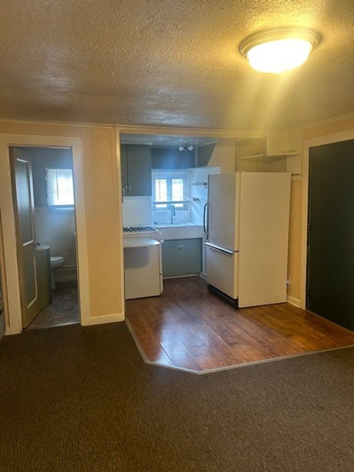 215 Jackson St - Photo 3 of 11