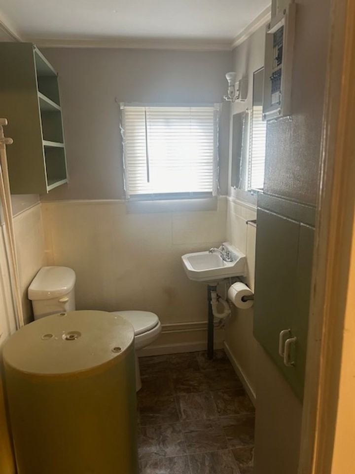 215 Jackson St - Photo 4 of 11