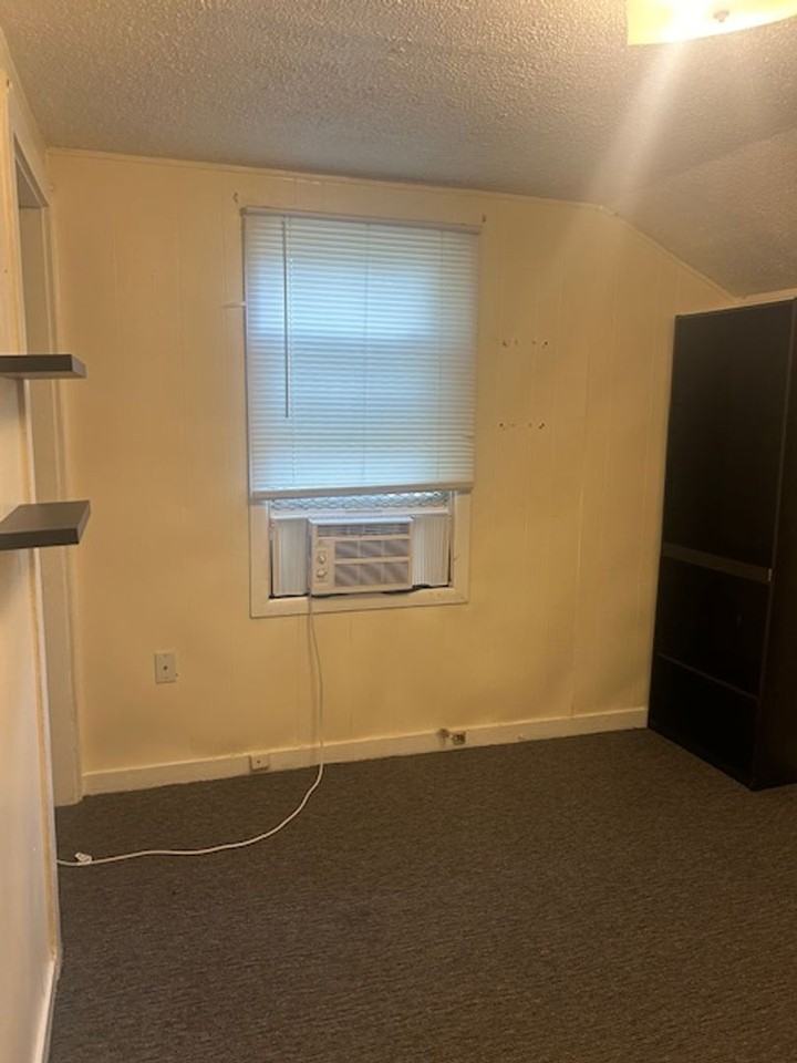 215 Jackson St - Photo 5 of 11