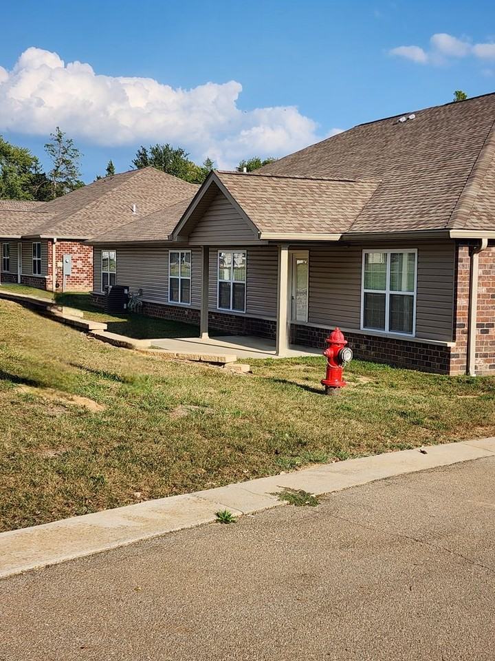 525 Windsor Ln - Photo 2 of 23