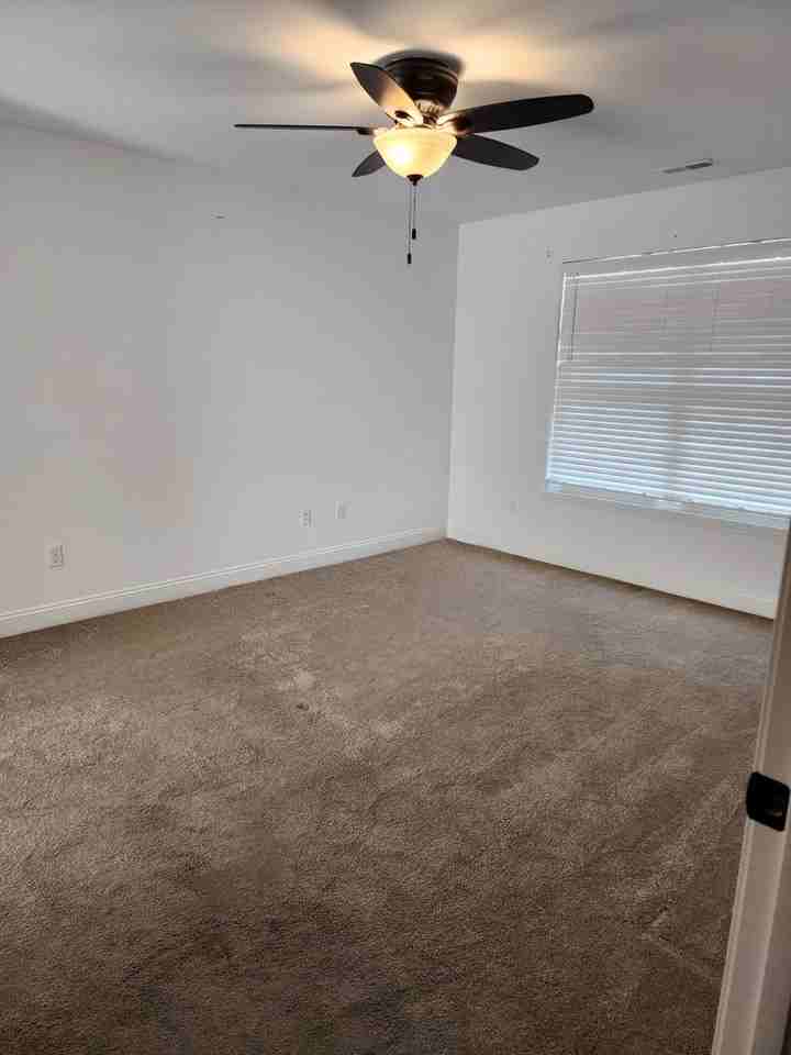 525 Windsor Ln - Photo 3 of 23