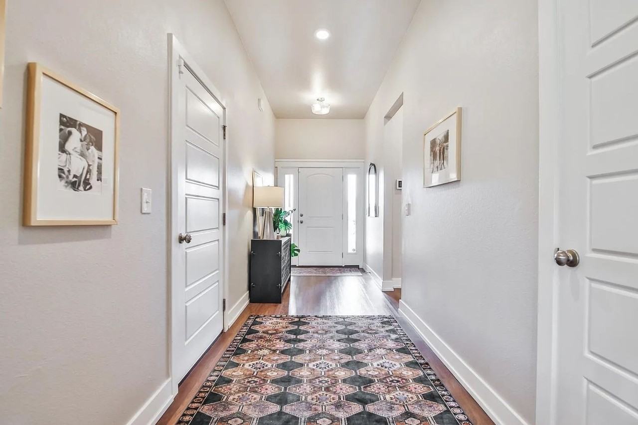 5910 Grinnell St - Photo 3 of 33