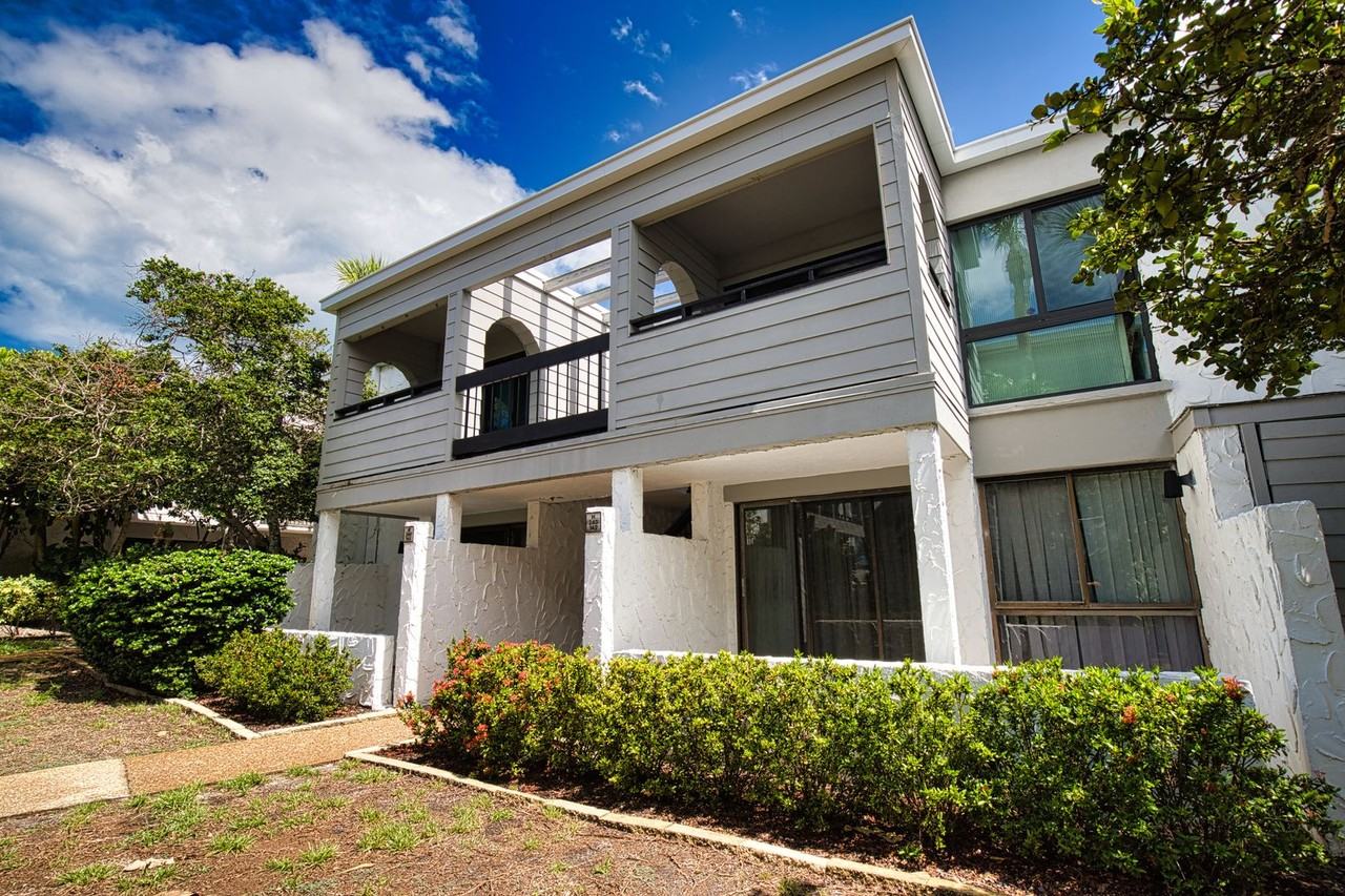 1555 Tarpon Center Dr #243