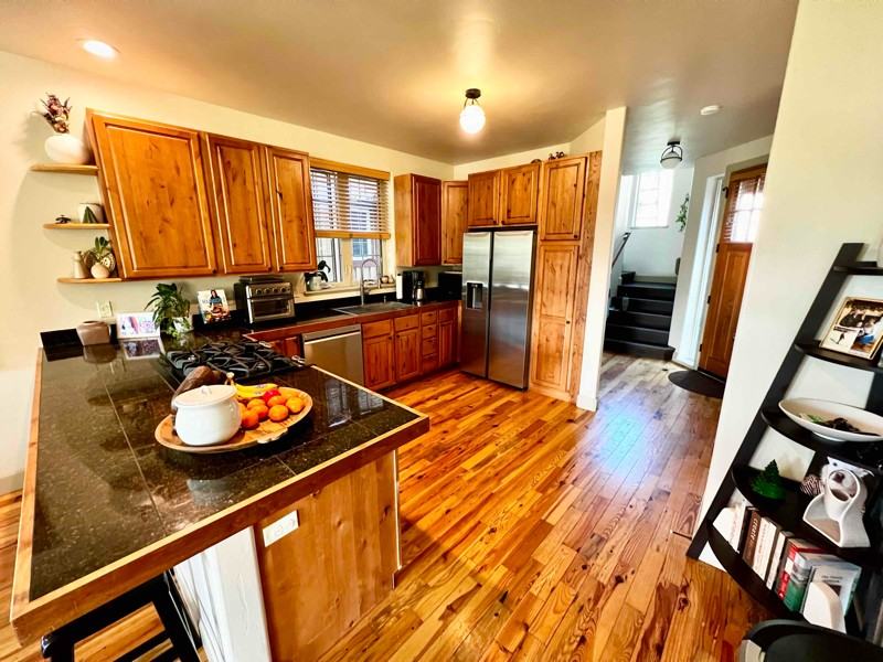 320 Whitehorse Dr - Photo 2 of 18