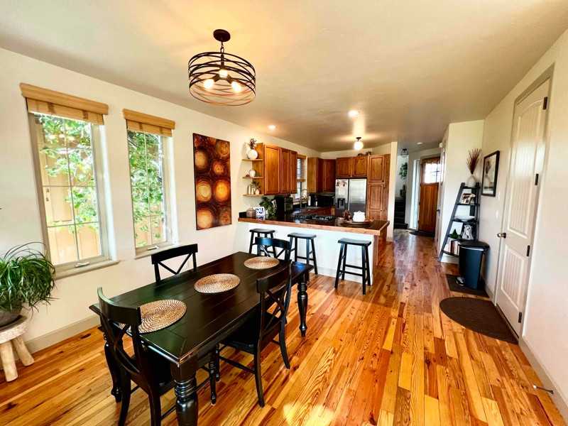 320 Whitehorse Dr - Photo 3 of 18