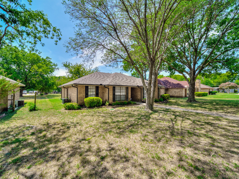 734 Lindenwood Dr - Photo 2 of 17