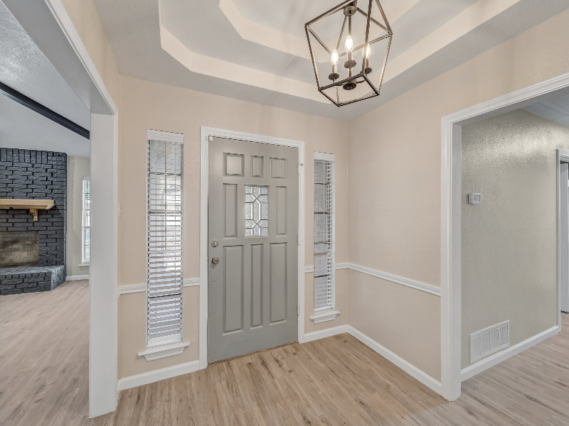 734 Lindenwood Dr - Photo 3 of 17