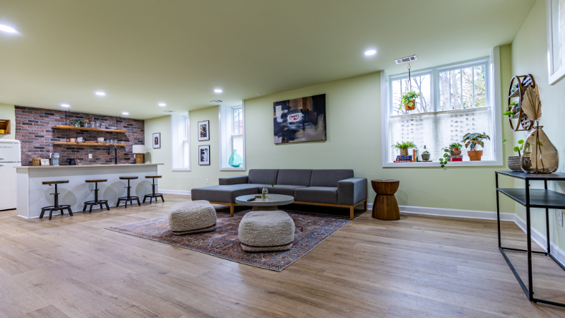 1268 Lucile Ave Sw - Photo 2 of 19