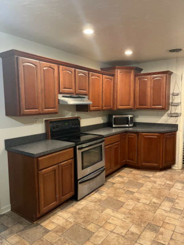 202 E Roney Ave - Photo 3 of 6