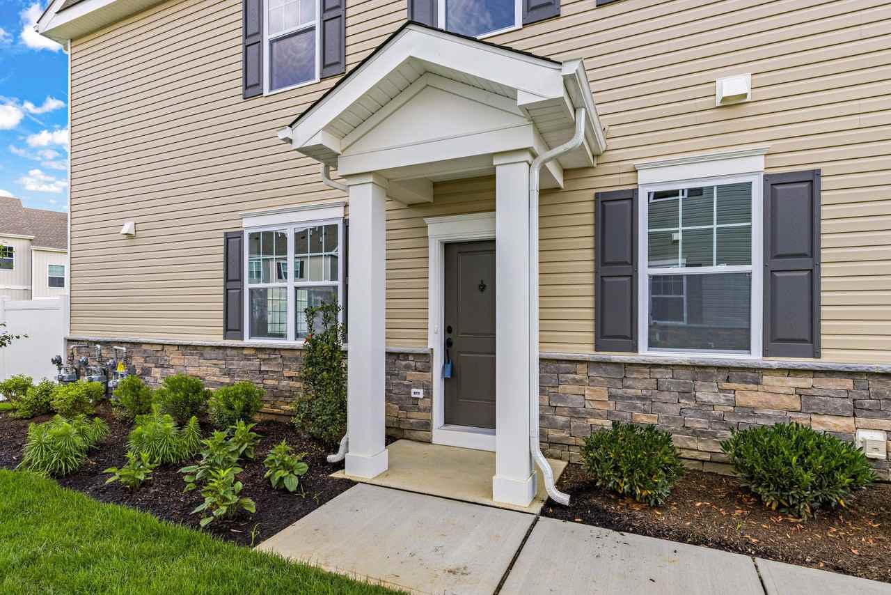 27 Coburgh Dr #27 - Photo 2 of 20