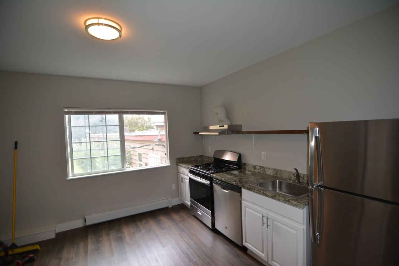 Beacon Apartments - Photo 7 of 14