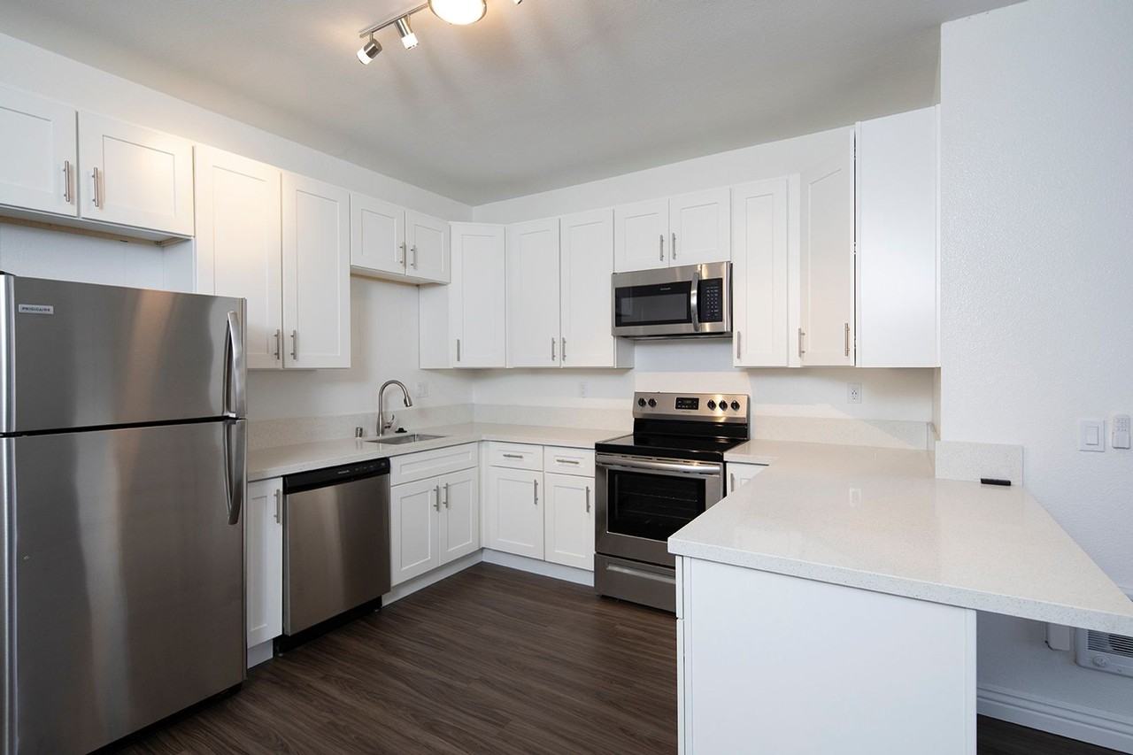 Bridgeview Apartments - Photo 5 of 24