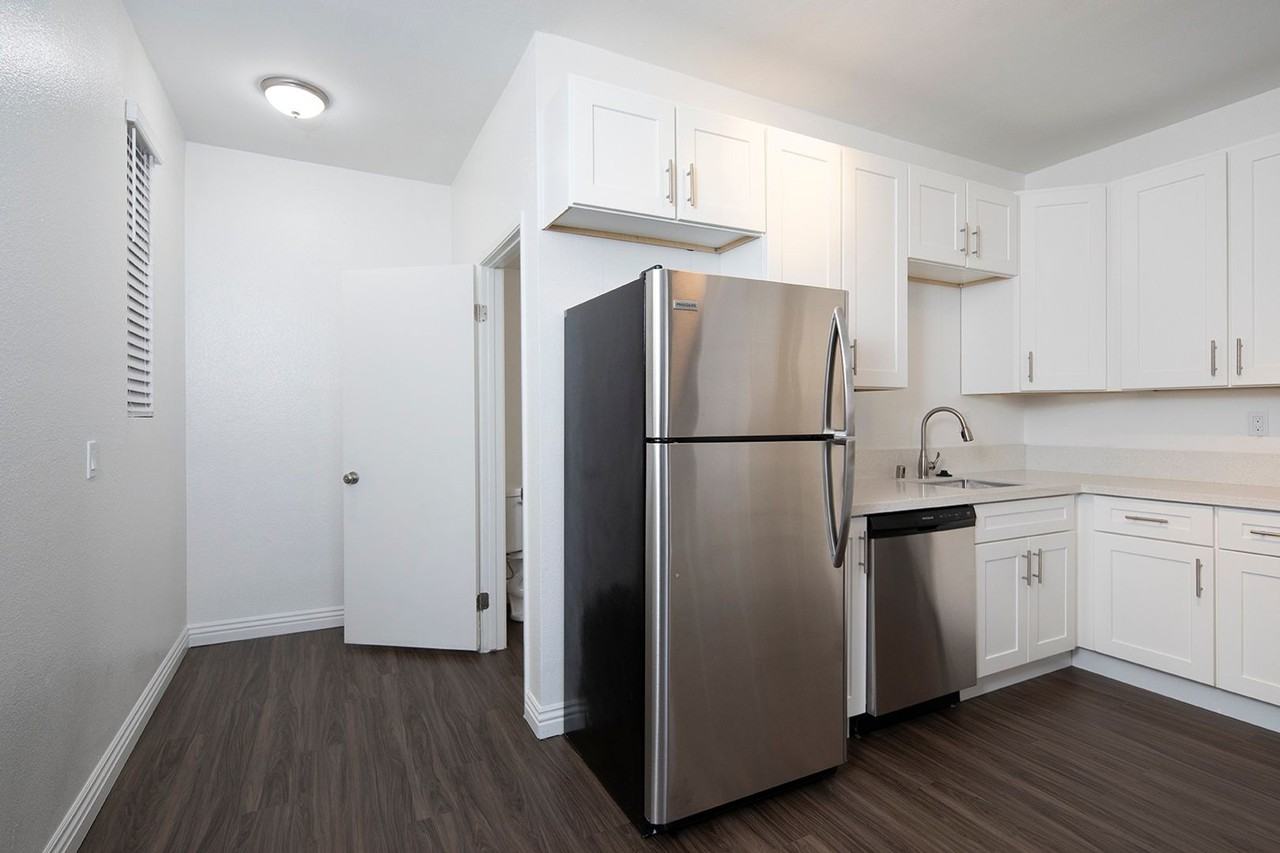 Bridgeview Apartments - Photo 6 of 24
