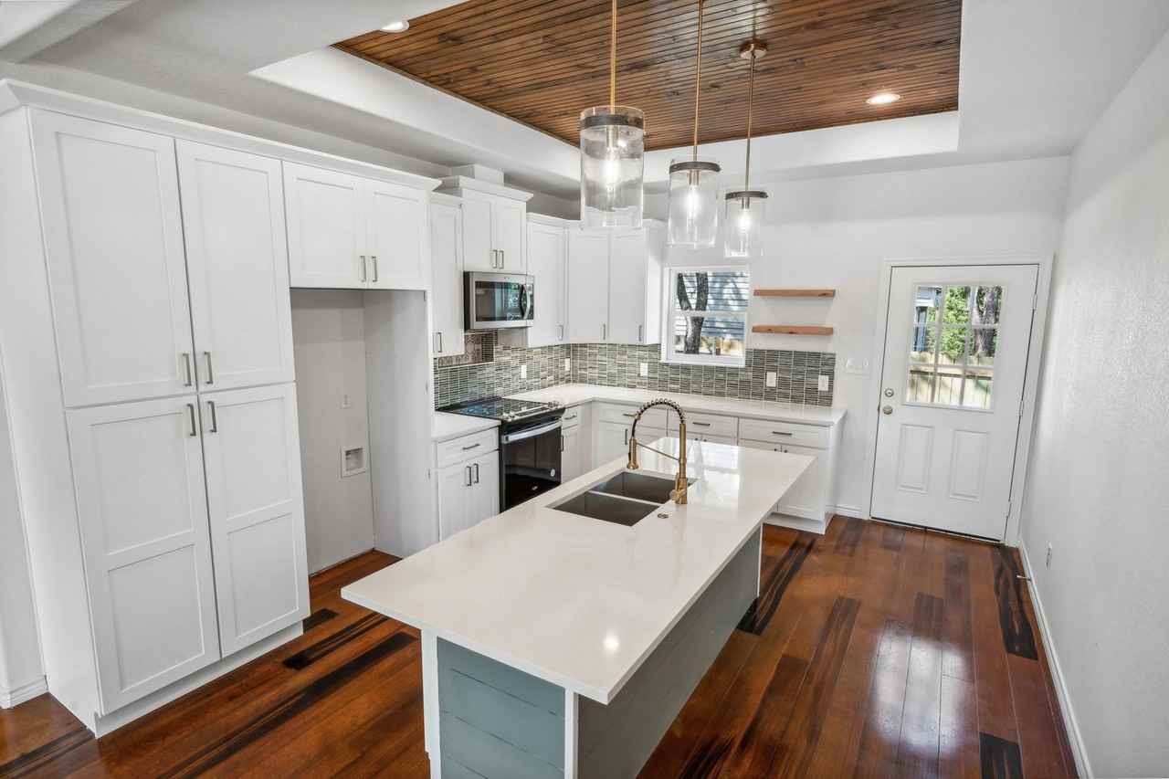 5726 Barkridge Dr - Photo 5 of 35