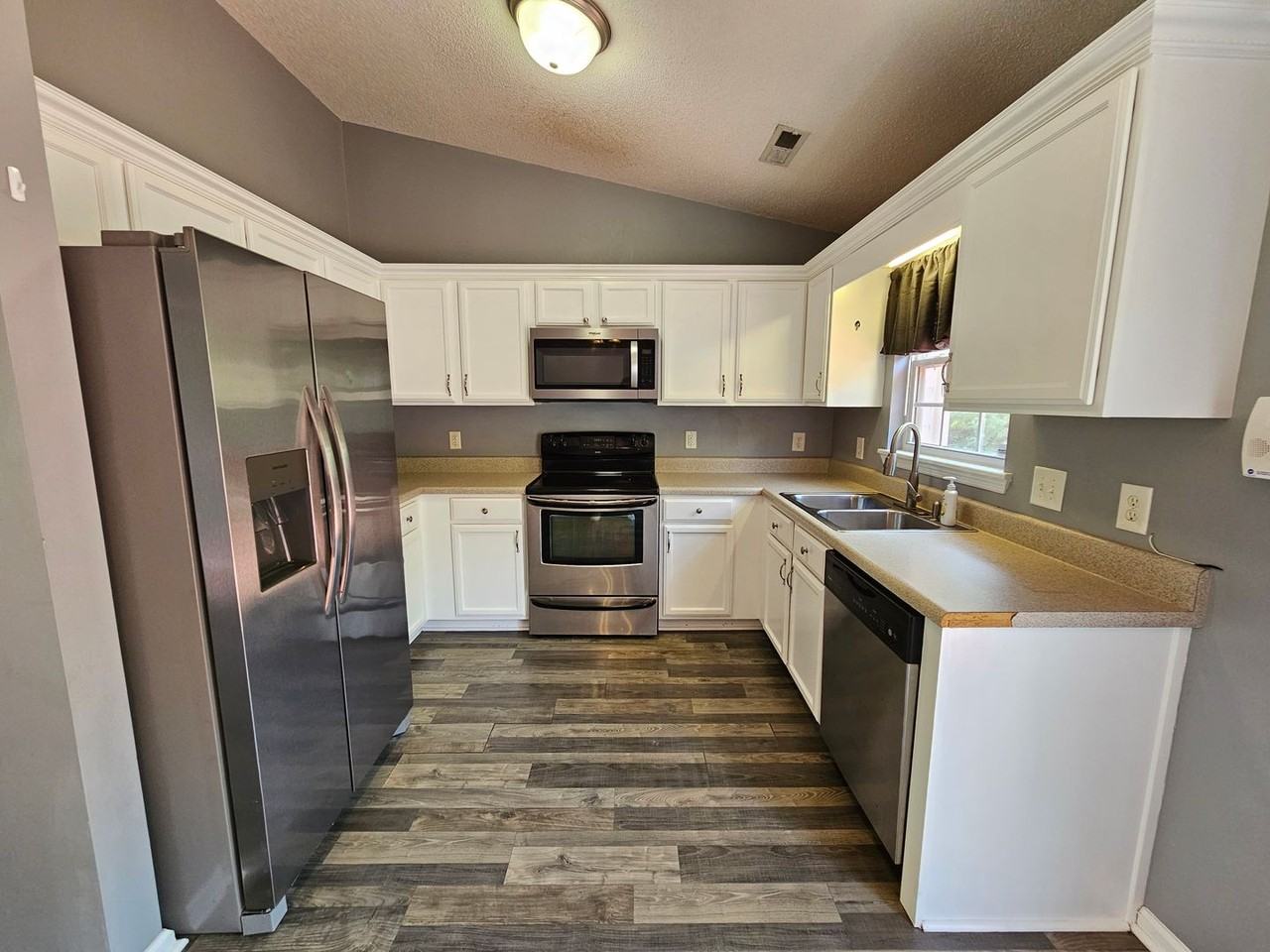 161 Wheaton Dr - Photo 3 of 16