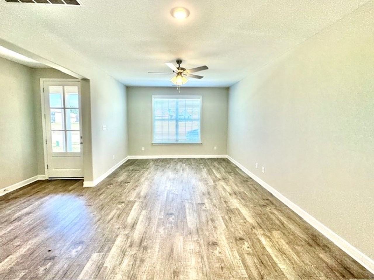 390 Azalea Dr - Photo 2 of 11