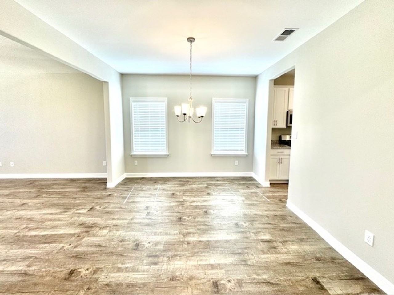 390 Azalea Dr - Photo 3 of 11