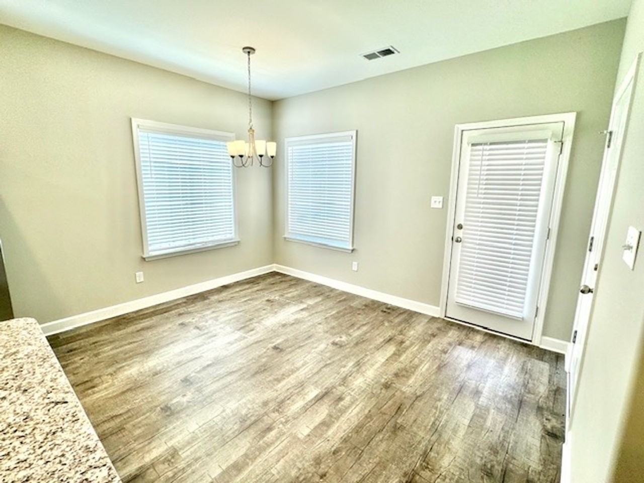 390 Azalea Dr - Photo 5 of 11