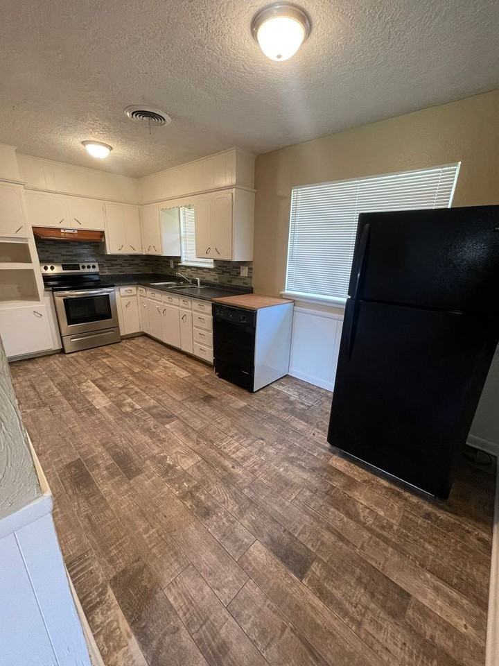 1503 West Hayes Street - Photo 4 of 16