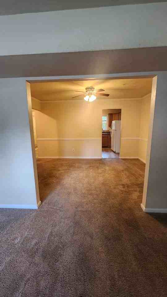 2912 N Radcliffe Ln - Photo 2 of 15