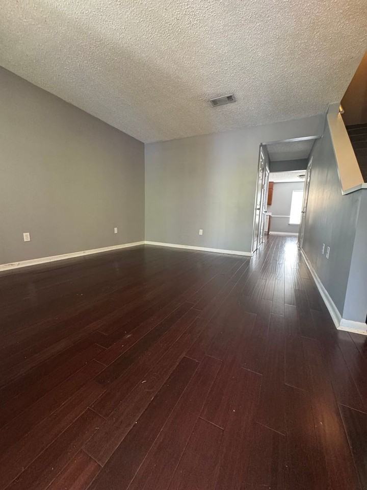 Lakewood Pl - Photo 2 of 7