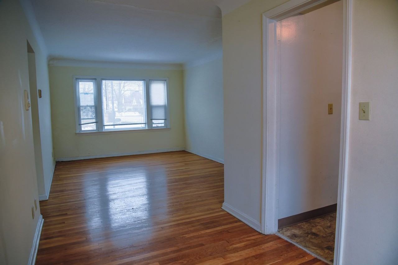 fs25941 Lakeshore Boulevard - Photo 2 of 17