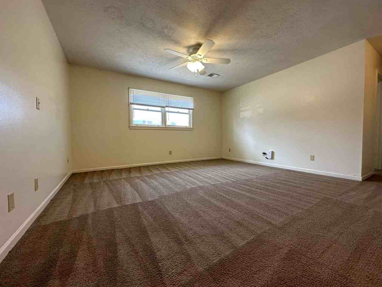 109 College Park Court - Photo 2 of 13