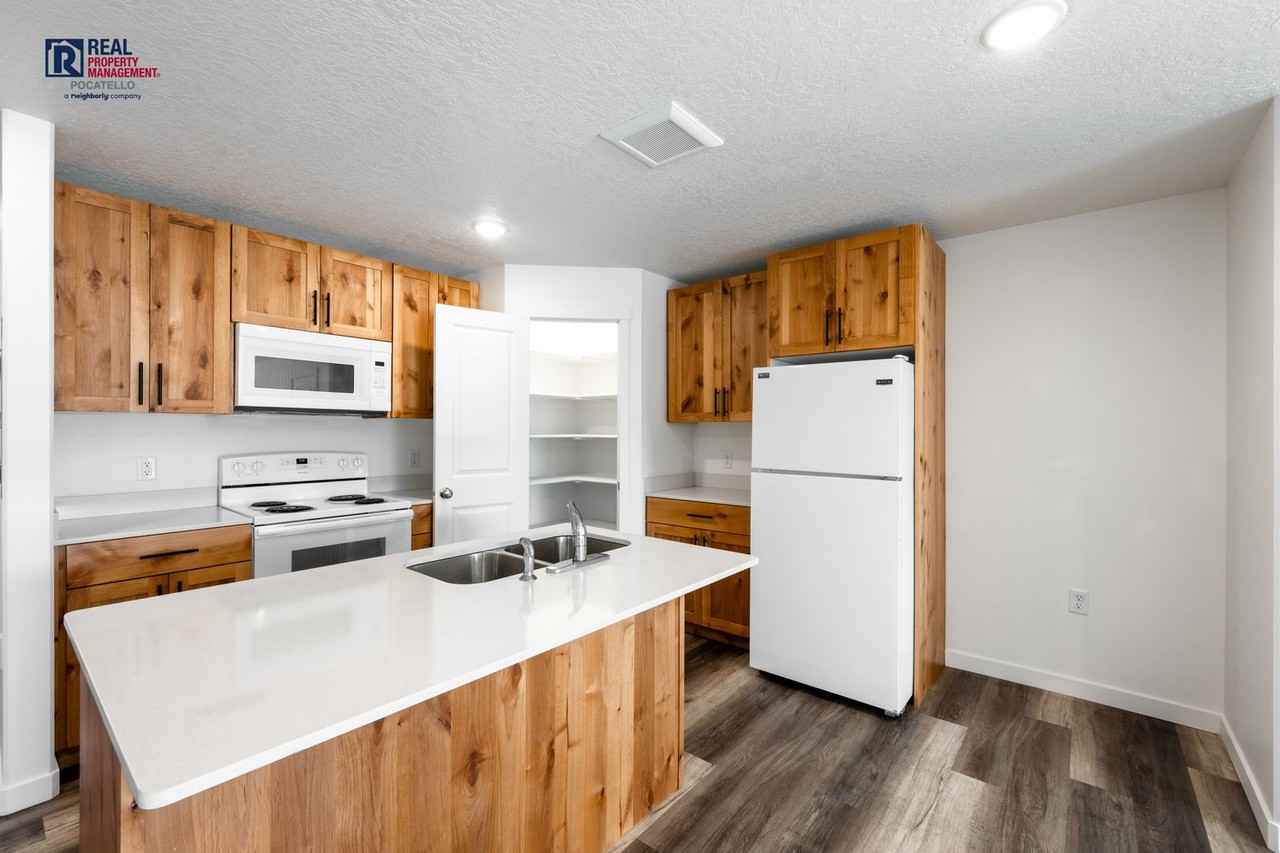 104 Briscoe Rd - Photo 2 of 12