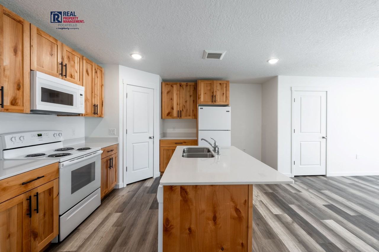 104 Briscoe Rd - Photo 3 of 12