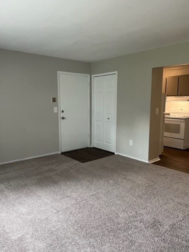 Rochester Ludlow Apartments - Photo 3 of 13