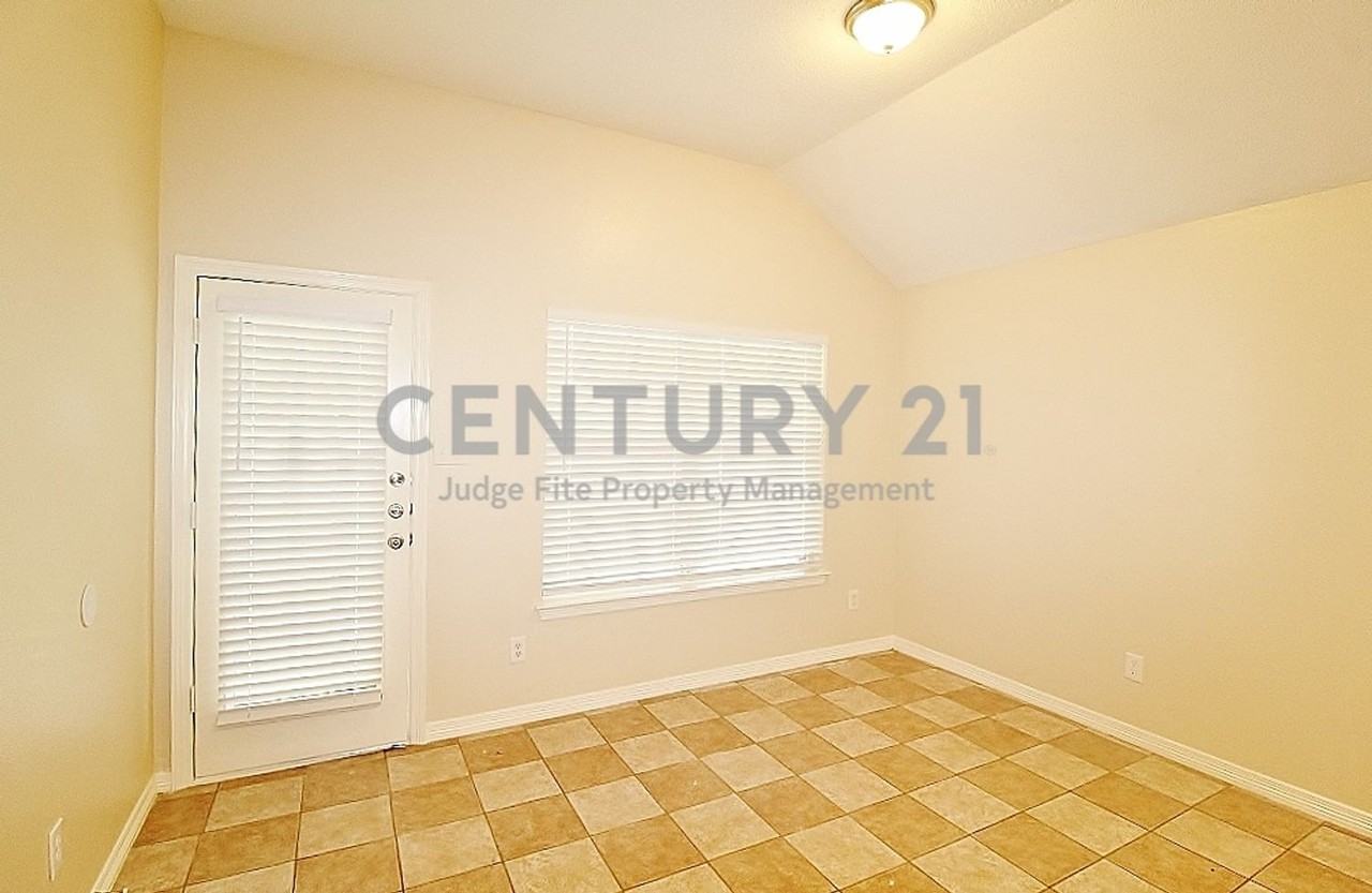 6202 Donna Dr - Photo 3 of 11