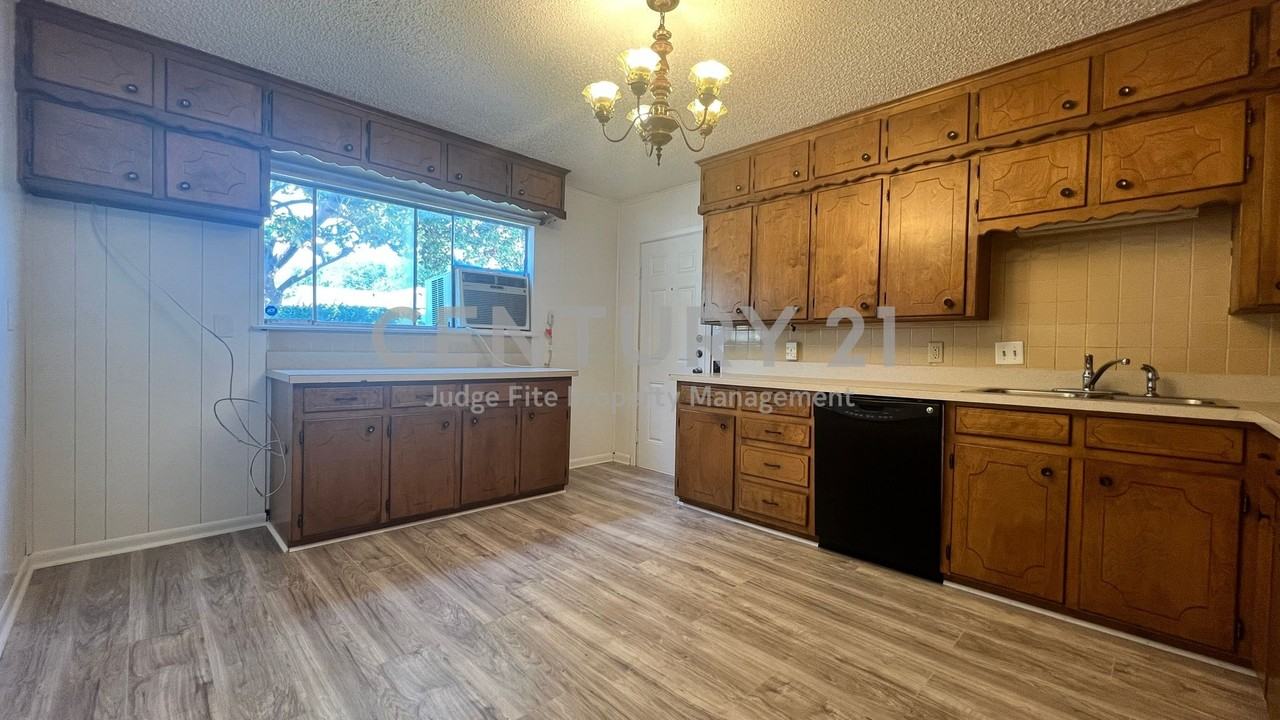 5429 Farnsworth Ave - Photo 4 of 11