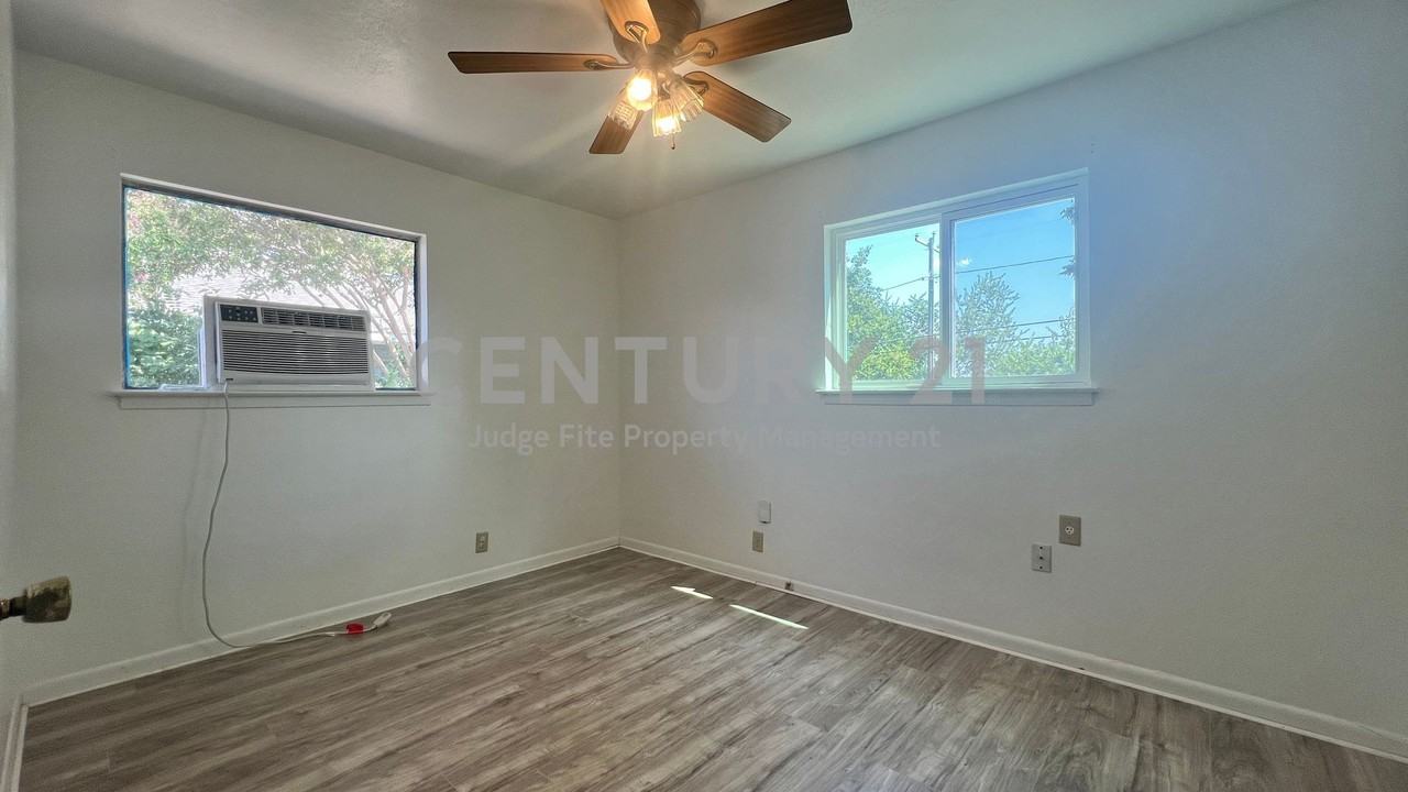 5429 Farnsworth Ave - Photo 7 of 11