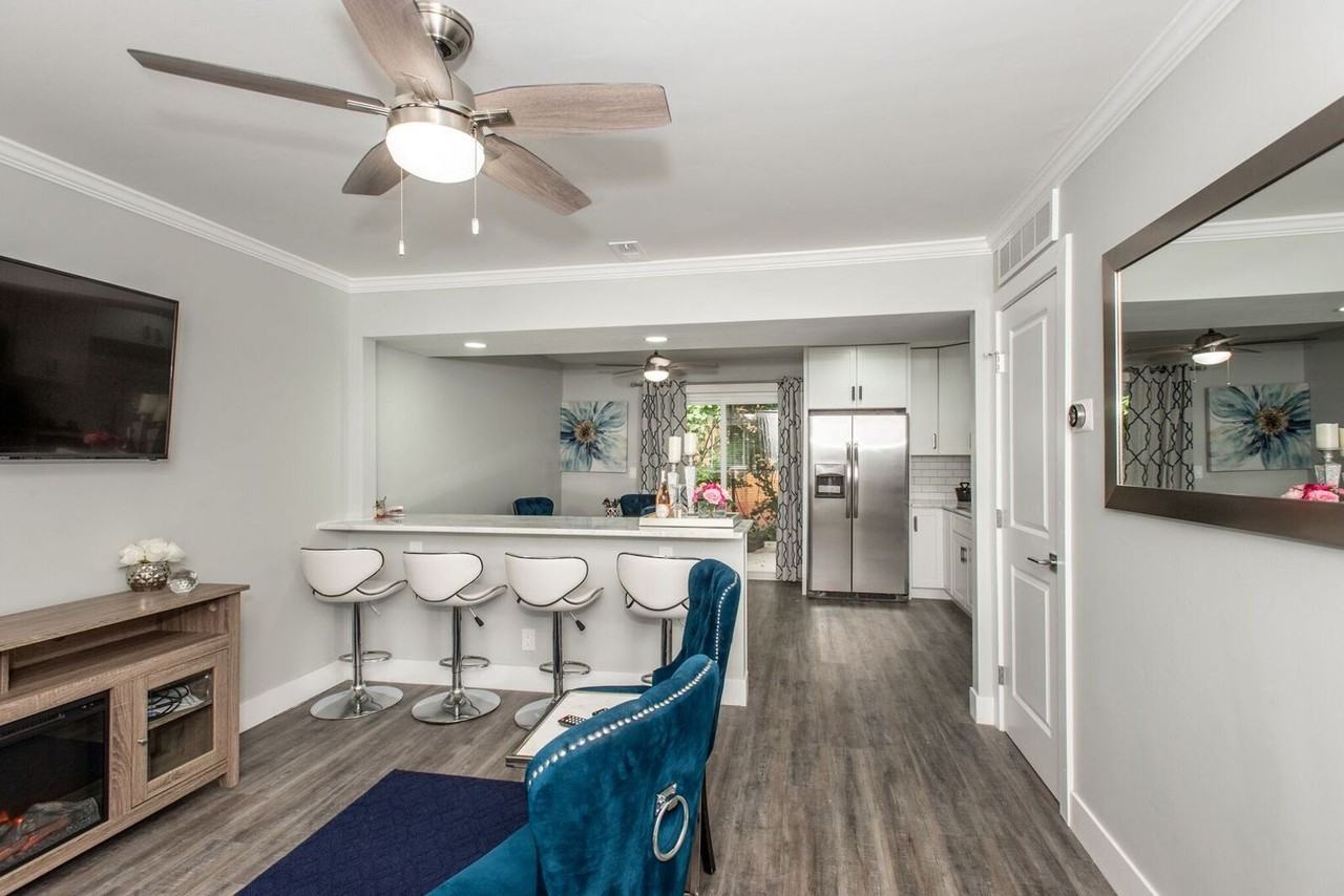 292 Irwin Pl - Photo 2 of 9