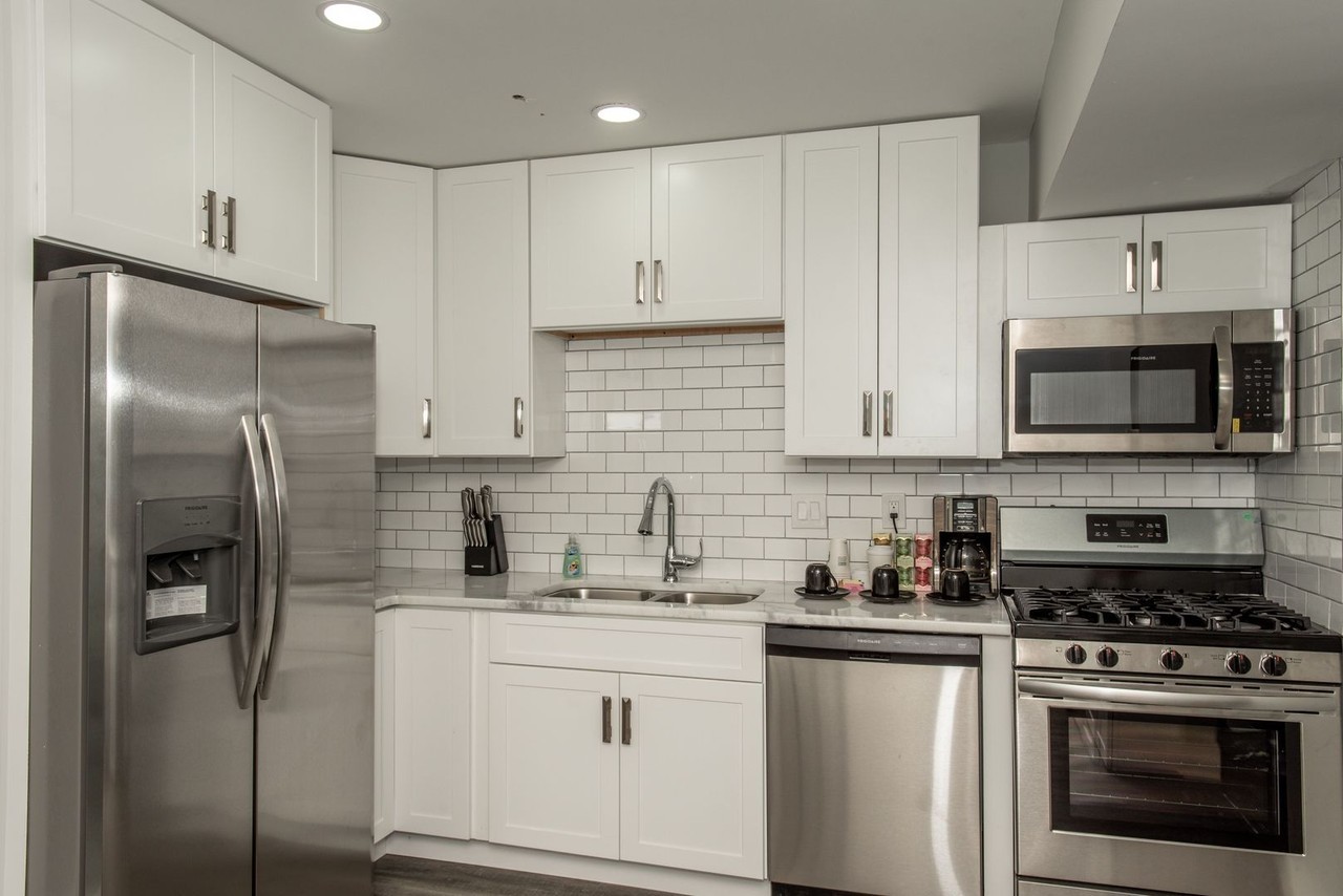 292 Irwin Pl - Photo 3 of 9