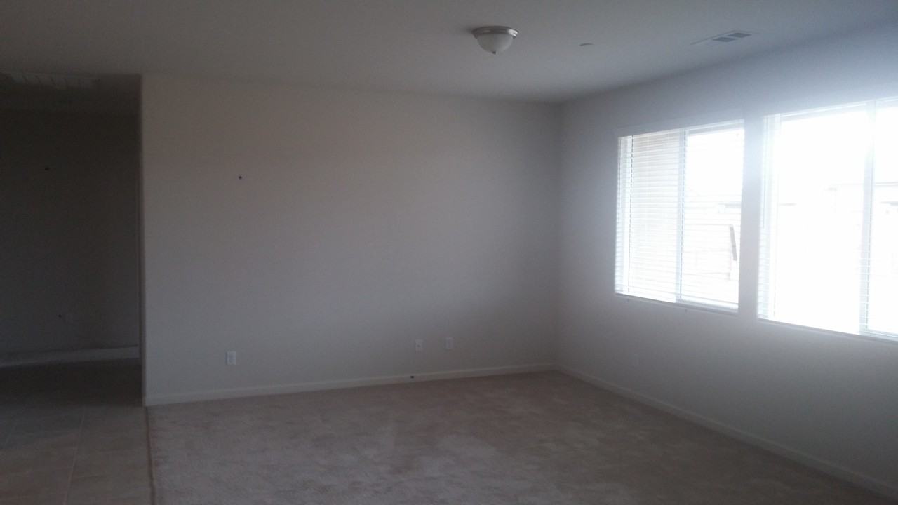 1047 Geneva Dr - Photo 2 of 6