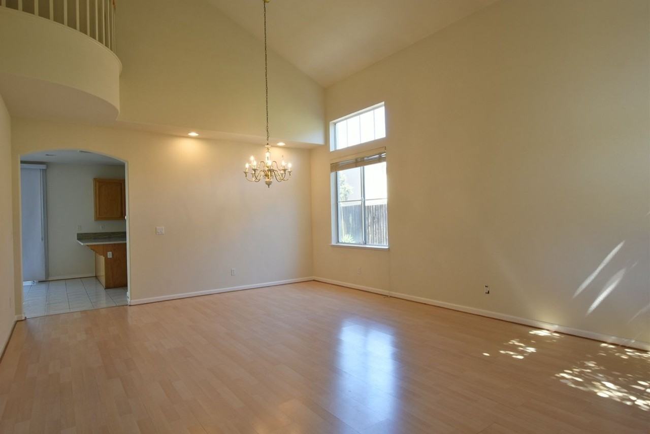 1395 Legend Ct - Photo 2 of 15