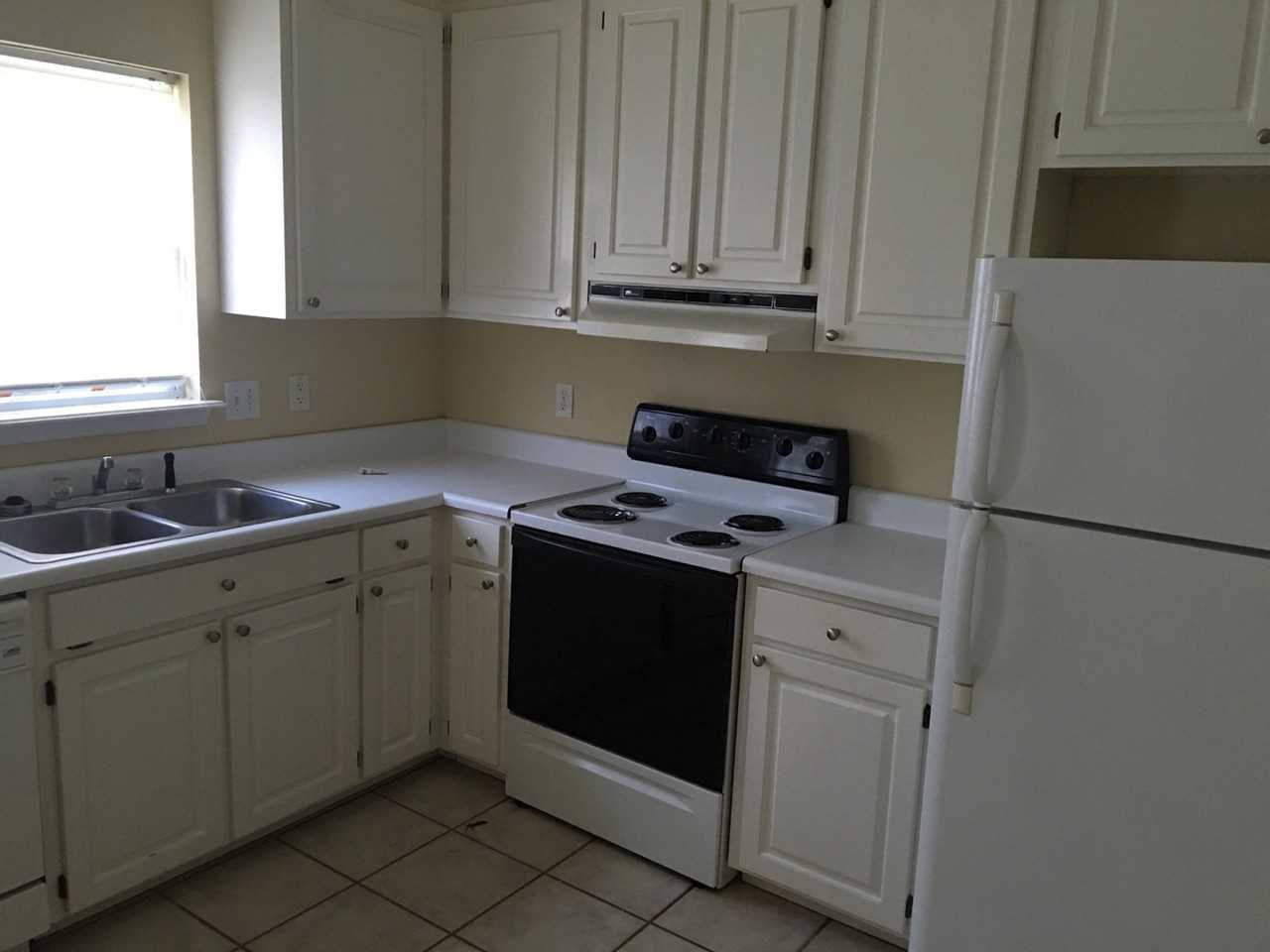 111 Hillside Ct - Photo 2 of 3