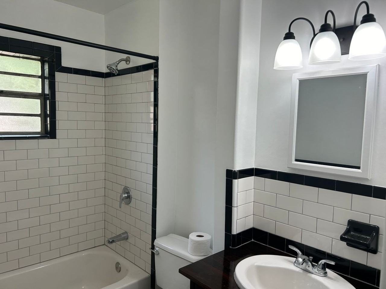 1167 Wolfe St - Photo 5 of 10