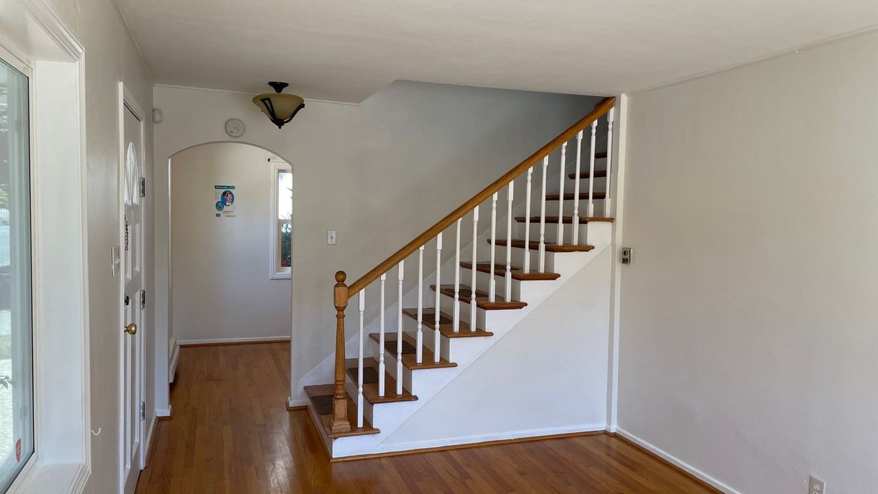 Hudson Street - Photo 2 of 32