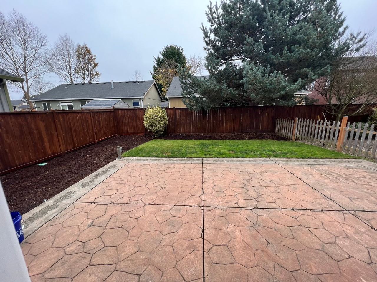 881 Throne Dr - Photo 6 of 34