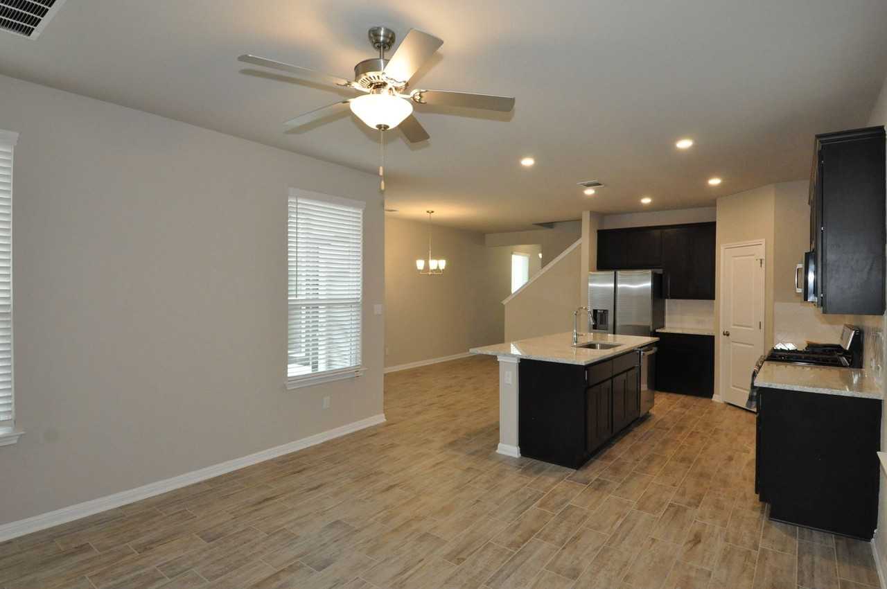 1621 Bella Dr #82 - Photo 4 of 28