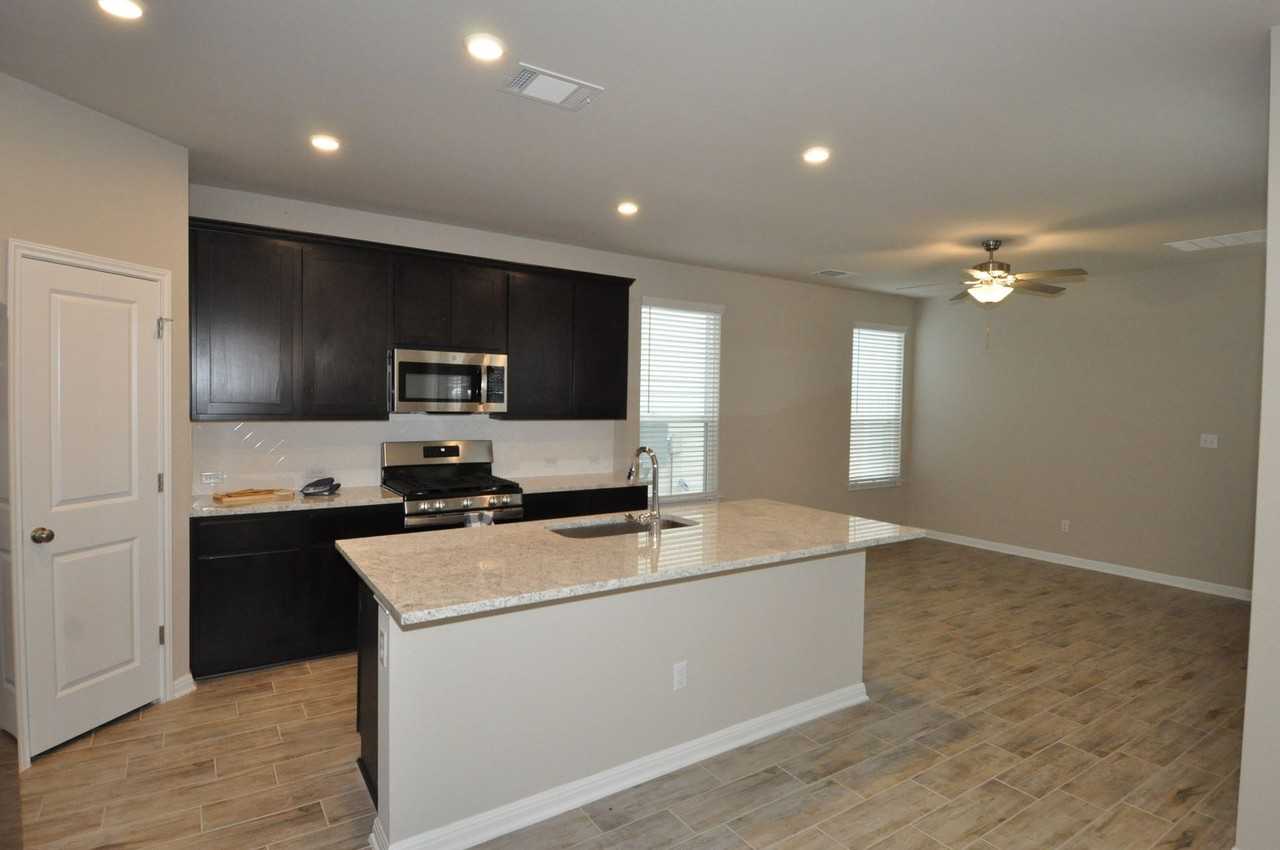 1621 Bella Dr #82 - Photo 6 of 28